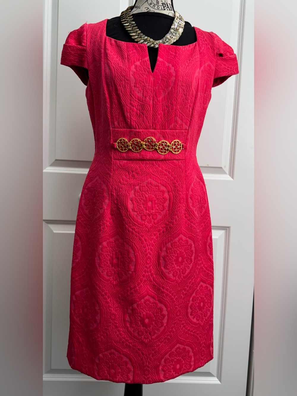 Kay Unger Fuchsia Textured Cap-Sleeve Sheath Dress with Gold Chain Detail